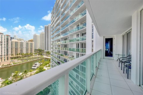 Condo in Sunny Isles Beach, Florida, 2 bedrooms  № 1346000 - photo 10