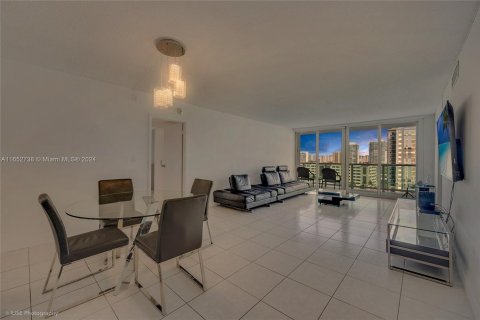 Condo in Sunny Isles Beach, Florida, 2 bedrooms  № 1346000 - photo 14