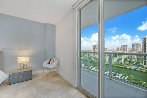 Condo in Sunny Isles Beach, Florida, 2 bedrooms  № 1346000 - photo 8