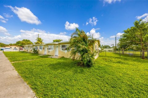 Immobilier commercial à vendre à Dania Beach, Floride: 216.65 m2 № 1385639 - photo 4