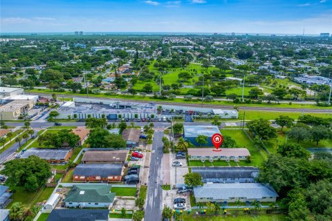 Commercial property in Dania Beach, Florida 216.65 sq.m. № 1385639 - photo 10