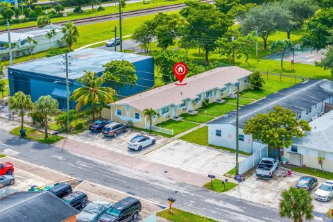 Propiedad comercial en venta en Dania Beach, Florida, 216.65 m2 № 1385639 - foto 2