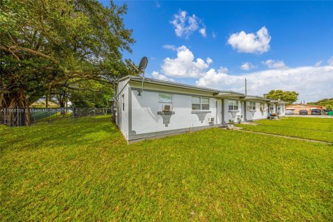 Immobilier commercial à vendre à Dania Beach, Floride: 216.65 m2 № 1385638 - photo 3