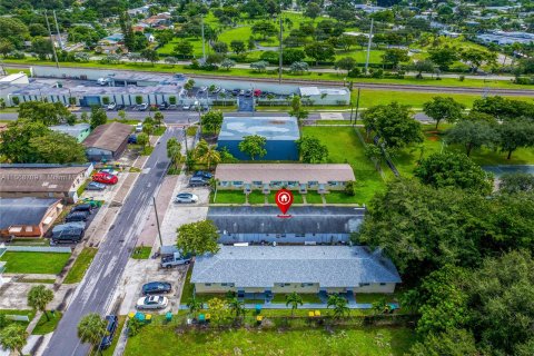 Propiedad comercial en venta en Dania Beach, Florida, 216.65 m2 № 1385638 - foto 9