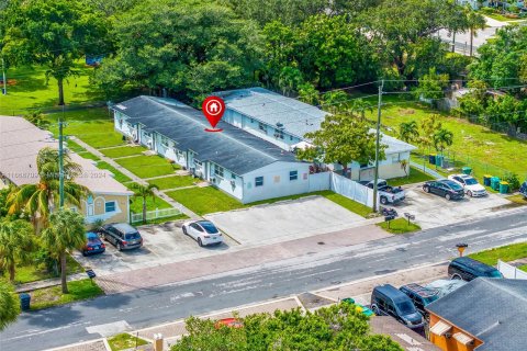 Propiedad comercial en venta en Dania Beach, Florida, 216.65 m2 № 1385638 - foto 1