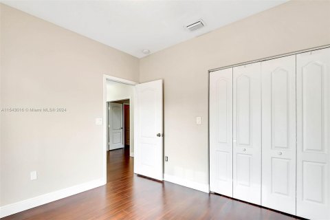 Casa en venta en Homestead, Florida, 4 dormitorios, 261.8 m2 № 1040480 - foto 29