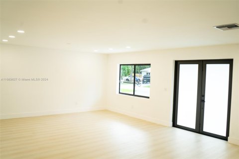 House in Miami, Florida 5 bedrooms, 203.27 sq.m. № 1388051 - photo 7