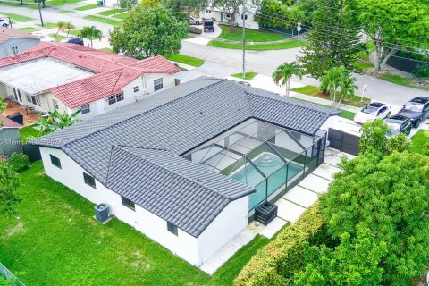 Casa en venta en Miami, Florida, 5 dormitorios, 203.27 m2 № 1388051 - foto 17