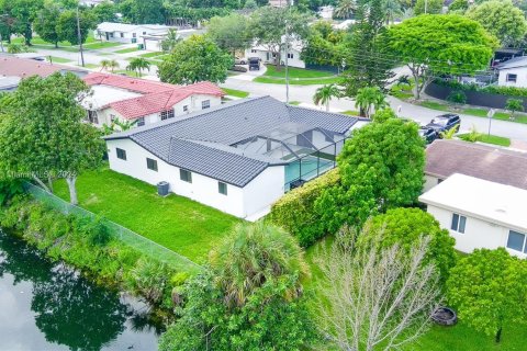 Villa ou maison à vendre à Miami, Floride: 5 chambres, 203.27 m2 № 1388051 - photo 16