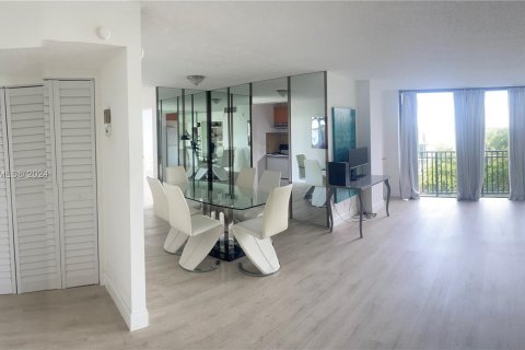 Copropriété à vendre à Sunny Isles Beach, Floride: 2 chambres, 95.78 m2 № 1058679 - photo 1