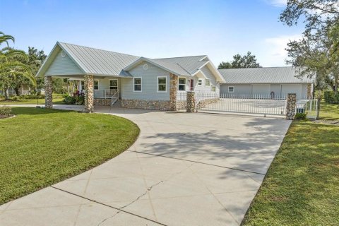 Villa ou maison à vendre à Punta Gorda, Floride: 3 chambres, 217.95 m2 № 1341027 - photo 3