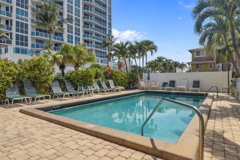 Adosado en venta en Pompano Beach, Florida, 2 dormitorios, 126.35 m2 № 1226972 - foto 2