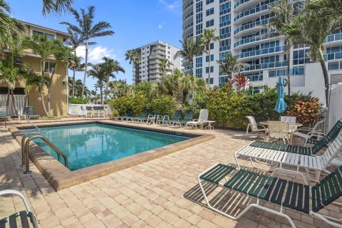 Adosado en venta en Pompano Beach, Florida, 2 dormitorios, 126.35 m2 № 1226972 - foto 1