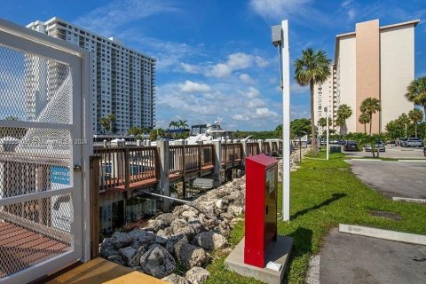 Copropriété à vendre à Sunny Isles Beach, Floride: 1 chambre, 66.89 m2 № 1074452 - photo 15