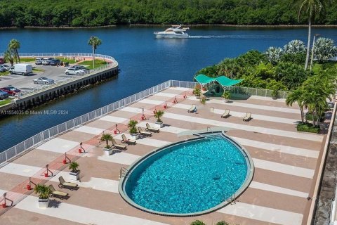 Condo in Sunny Isles Beach, Florida, 1 bedroom  № 1074452 - photo 9