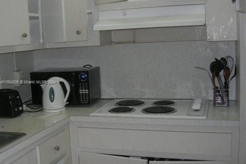 Condo in Sunny Isles Beach, Florida, 1 bedroom  № 1074452 - photo 5