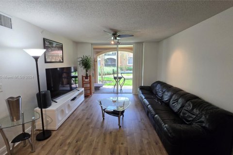 Condo in Coconut Creek, Florida, 2 bedrooms  № 1331903 - photo 6