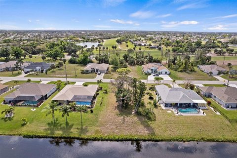 Terreno en venta en Rotonda, Florida № 1063578 - foto 1