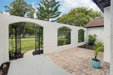 House in Land O' Lakes, Florida 4 bedrooms, 276.85 sq.m. № 1299074 - photo 3