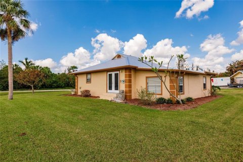 House in Punta Gorda, Florida 3 bedrooms, 68.38 sq.m. № 1420571 - photo 30