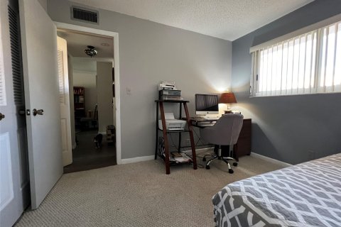 Condo in Tamarac, Florida, 2 bedrooms  № 1031638 - photo 15