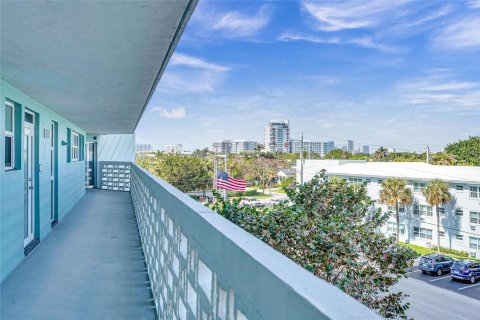 Condo in Fort Lauderdale, Florida, 2 bedrooms  № 1029610 - photo 1