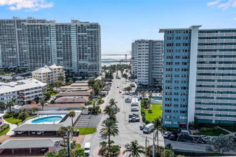 Condo in Fort Lauderdale, Florida, 2 bedrooms  № 1029610 - photo 13