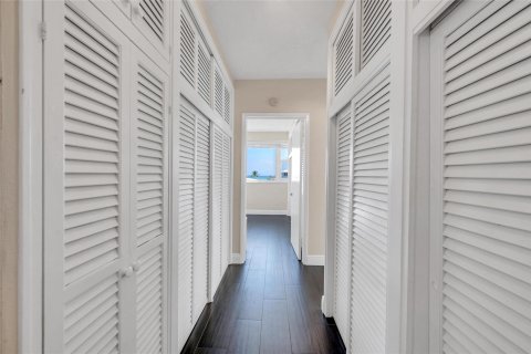 Condo in Fort Lauderdale, Florida, 2 bedrooms  № 1029610 - photo 18