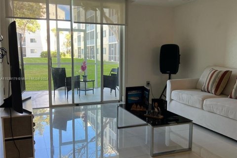 Condominio en venta en Doral, Florida, 3 dormitorios, 158.86 m2 № 1029917 - foto 1