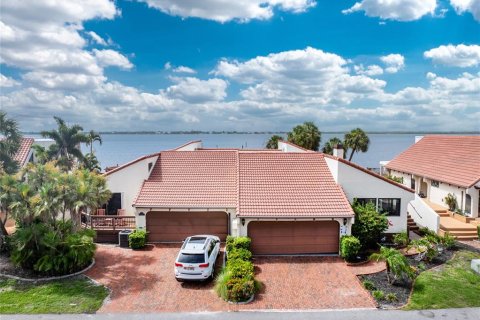 Villa ou maison à vendre à Punta Gorda, Floride: 2 chambres, 165.92 m2 № 1276107 - photo 1