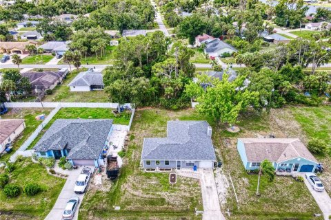 Villa ou maison à vendre à North Port, Floride: 3 chambres, 175.31 m2 № 1276105 - photo 2