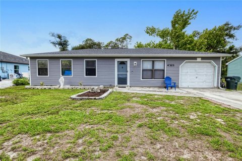 House in North Port, Florida 3 bedrooms, 175.31 sq.m. № 1276105 - photo 1