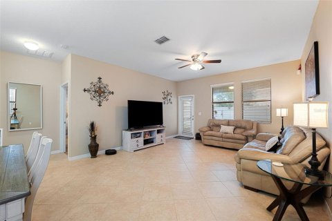 House in New Port Richey, Florida 3 bedrooms, 182.09 sq.m. № 1276136 - photo 26