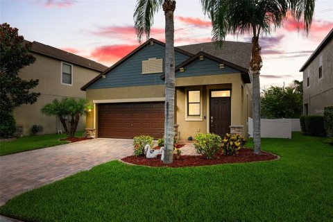 House in New Port Richey, Florida 3 bedrooms, 182.09 sq.m. № 1276136 - photo 1