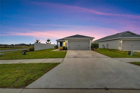 House in Zephyrhills, Florida 3 bedrooms, 138.7 sq.m. № 1361166 - photo 1