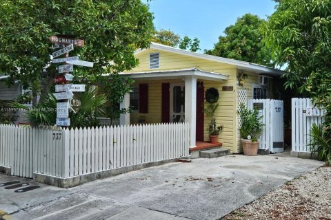 House in Key West, Florida 4 bedrooms № 1209672 - photo 1