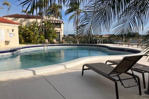Condominio en venta en North Miami Beach, Florida, 2 dormitorios, 90.86 m2 № 1029403 - foto 14
