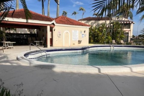 Copropriété à vendre à North Miami Beach, Floride: 2 chambres, 90.86 m2 № 1029403 - photo 17