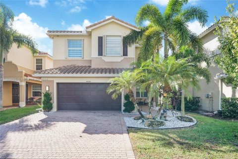 House in Boynton Beach, Florida 4 bedrooms, 248.05 sq.m. № 1028669 - photo 1