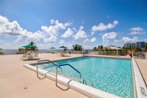 Condominio en venta en Pompano Beach, Florida, 1 dormitorio, 68.56 m2 № 1033864 - foto 26