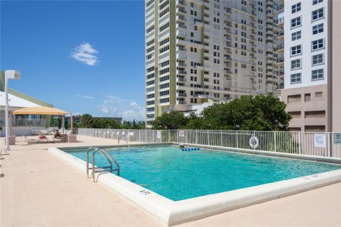 Copropriété à vendre à Pompano Beach, Floride: 1 chambre, 68.56 m2 № 1033864 - photo 7