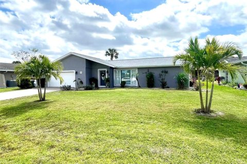 Casa en venta en Punta Gorda, Florida, 2 dormitorios, 139.17 m2 № 1090015 - foto 1