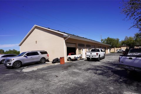 Immobilier commercial à vendre à Port Charlotte, Floride: 213.68 m2 № 1030017 - photo 1