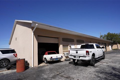 Immobilier commercial à vendre à Port Charlotte, Floride: 213.68 m2 № 1030017 - photo 2