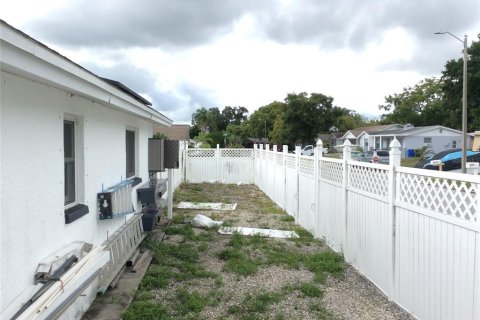 House in New Port Richey, Florida 2 bedrooms, 131.46 sq.m. № 1338188 - photo 3