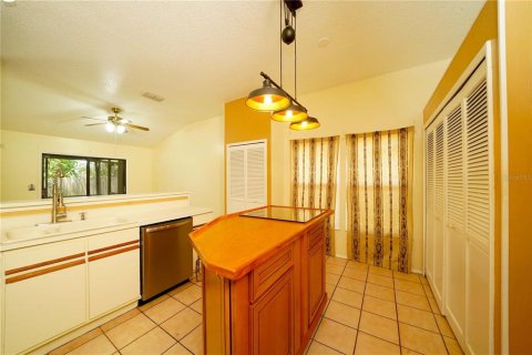 House in New Port Richey, Florida 3 bedrooms, 143.81 sq.m. № 1338125 - photo 25