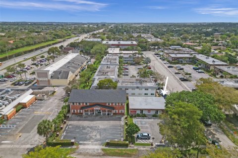 Immobilier commercial à vendre à Pembroke Pines, Floride № 1050893 - photo 2