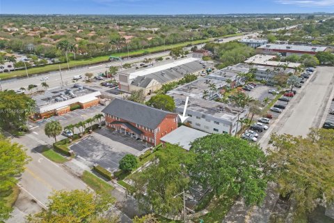 Immobilier commercial à vendre à Pembroke Pines, Floride № 1050893 - photo 4