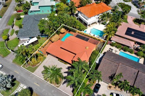 Casa en venta en Hialeah, Florida, 5 dormitorios № 1385560 - foto 7