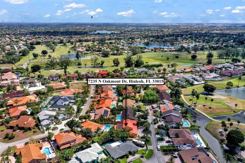 Villa ou maison à vendre à Hialeah, Floride: 5 chambres № 1385560 - photo 8